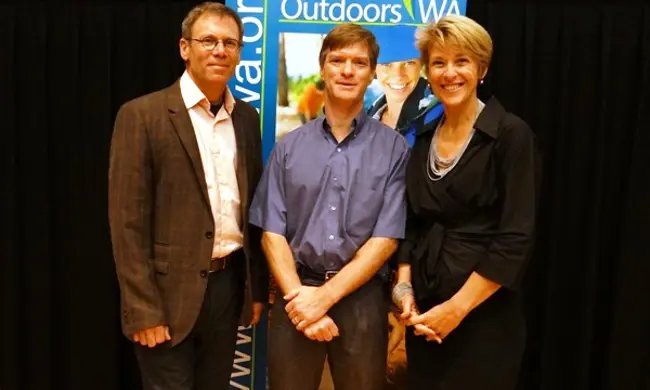 Dr Michael Ungar Jamie Bennett From Outdoors WA And The Commissioner